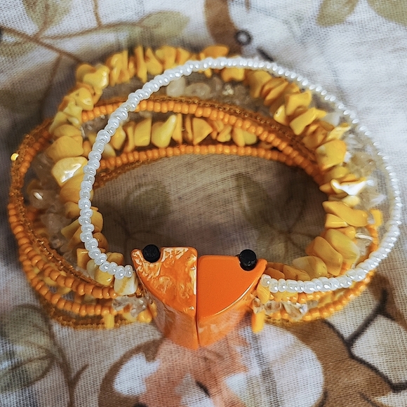 Swirled Orange Lucite Chip Stone 8 Strand Magnet Sunshine Vintage Bracelet - Picture 6 of 6